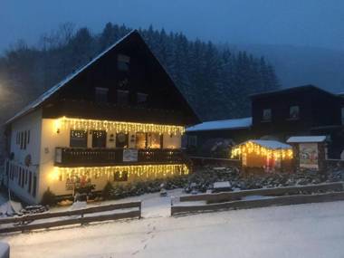 Gruppenunterkunft-Harzer-Highlights-fuer-18-Personen-im-attraktiven-Harz