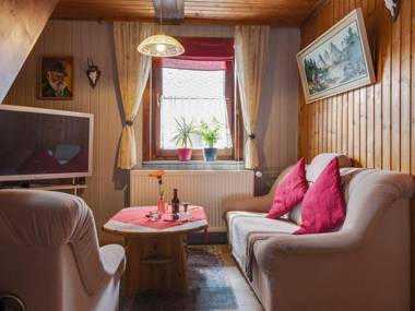 Gorgeous Holiday Home with Balcony Garden Furniture Grill