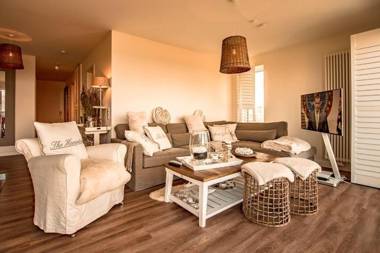 Luxurioese-Ferienwohnung-direkt-am-Strand-4DP212