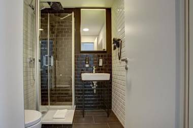 Boutique 125 Hamburg Airport by INA