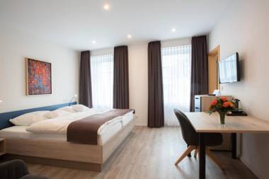 CAESARO Hotel & Pizzeria - 20 Jahre Familienunternehmen