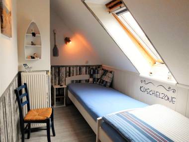 "HAUS ROSI" Reihenhaus 2 - Maritim - Strandnah - 2 Schlafz - Waschm - WLAN - Grillplatz - Parkplatz