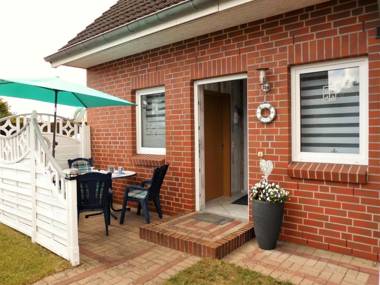 "HAUS ROSI" Reihenhaus 2 - Maritim - Strandnah - 2 Schlafz - Waschm - WLAN - Grillplatz - Parkplatz