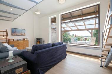 Rosengarten am Feldrand