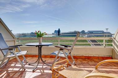Ferienwohnung Deichsicht mit Balkon im Haus Belvedere