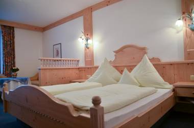 Hotel Restaurant Ferienwohnungen ALPENHOF