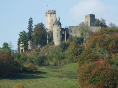 Cozy holiday home with dishwasher in a green area