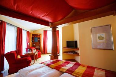 Burg & Gästehaus by Schwarzenstein