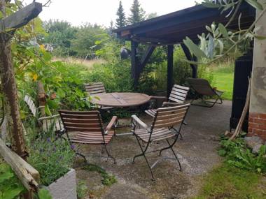 Niedliches-kleines-Ferienhaeuschen-auf-Ruegen-nahe-Stralsund