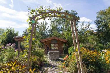 Suzanne's B&B & Gardens