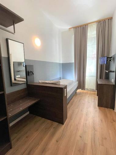 Hotel Apadana Frankfurt