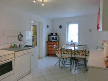 Lovely first floor apartment on the edge of the Bode Gorge with garden use