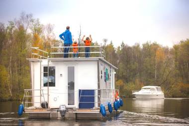 Kuhnle-Tours Bootshaus Zeuthen
