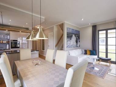 Premium Reetdachvilla mit 3 Schlafzimmern Sauna und Kamin E15