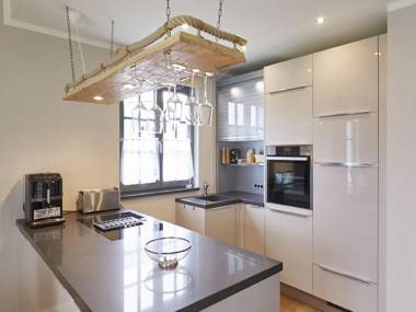 Premium Reetdachvilla mit 3 Schlafzimmern Sauna und Kamin E15