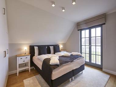 Reetland am Meer - Luxus Reetdachvilla mit 3 Schlafzimmern Sauna und Kamin E17