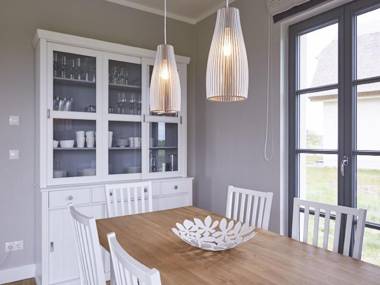 Reetland am Meer - Premium Reetdachvilla mit 3 Schlafzimmern Sauna und Kamin E21