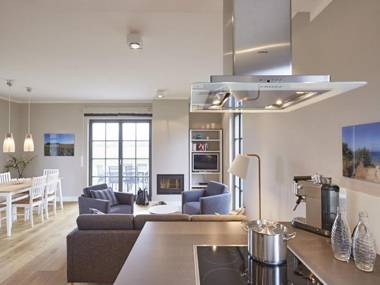 Reetland am Meer - Premium Reetdachvilla mit 3 Schlafzimmern Sauna und Kamin E21