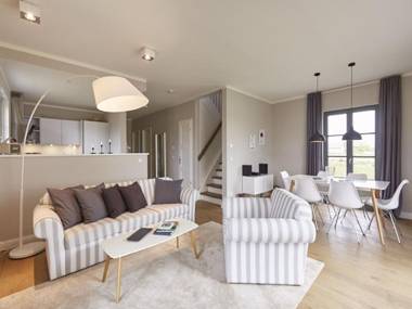 Reetland am Meer - Premium Reetdachvilla mit 3 Schlafzimmern Sauna und Kamin E24