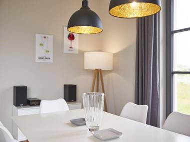 Reetland am Meer - Premium Reetdachvilla mit 3 Schlafzimmern Sauna und Kamin E24