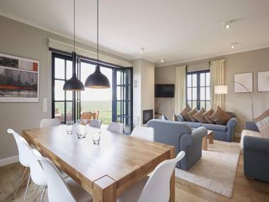 Reetland am Meer - Luxus Reetdachvilla mit 3 Schlafzimmern Sauna und Kamin F12