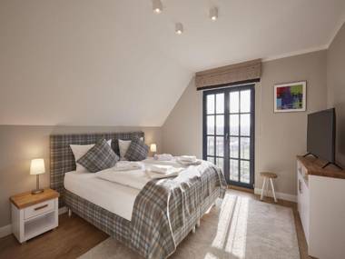 Reetland am Meer - Luxus Reetdachvilla mit 3 Schlafzimmern Sauna und Kamin F12