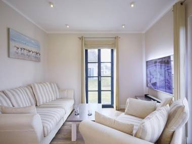 Reetland am Meer - Premium Reetdachvilla mit 3 Schlafzimmern Sauna und Kamin F04