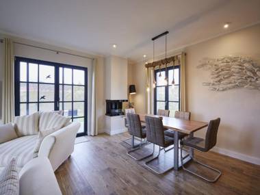 Reetland am Meer - Premium Reetdachvilla mit 3 Schlafzimmern Sauna und Kamin F04