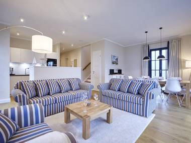 Reetland am Meer - Luxus Reetdachvilla mit 3 Schlafzimmern Sauna und Kamin F15