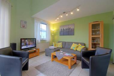 LT 33 Achteckhaus Manu