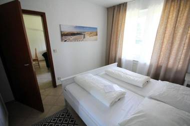 Ferienwohnung-9-mit-Terrasse-Garten-Landhaus-Hubertus-Duhnen