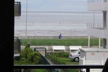 Ferienwohnung-16-mit-Meerblick-Residenz-Meeresbrandung-Duhnen