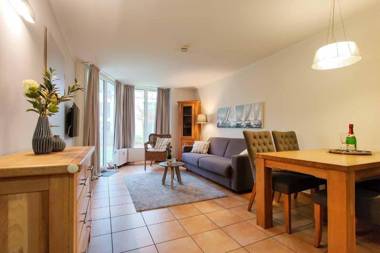 Ferienwohnung-11-mit-Terrasse-und-Strandkorb-am-Strand-Haus-Hohe-Worth-Duhnen