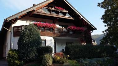 Ferienhaus "Anne" und Weingut Willi Fett