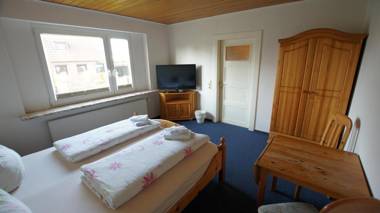 Hotel Dorfkrug Büsum - günstige Altbauzimmer Am Oland