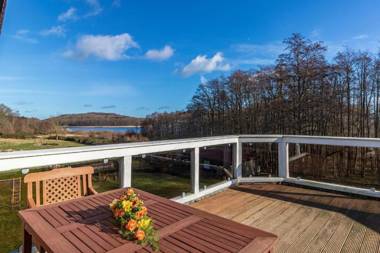 Whg-3-Falkenturm-Ferienhaus-Am-Boddenufer-Buschvitz