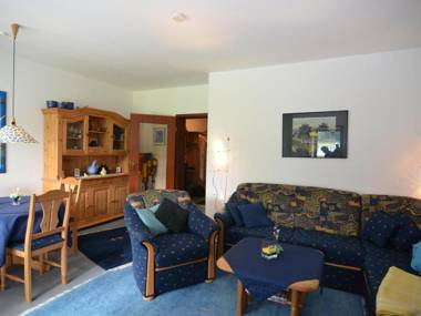 Cosy apartment over Usseln with private covered terrace