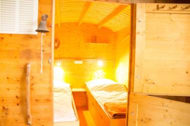 HafenTraum IndoorCampingHostel