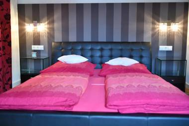 Elena Kempf Haaratelier & Guesthouse