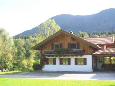 Alluring Apartment in Bad-Kohlgrub with Private Garden