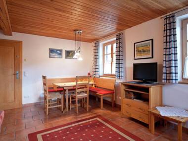 Alluring Apartment in Bad-Kohlgrub with Private Garden