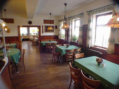 Zum Roten Hirsch im Grünen Wald