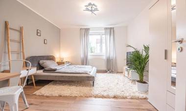 BRIGHT - Close to FAIR & UNIVERSITY - Modern & Stylish for 4 - Kitchen & Parking