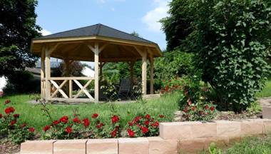 Hexenhäuschen am Waldrand