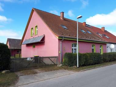Snug Apartment in Altentreptow with Garden