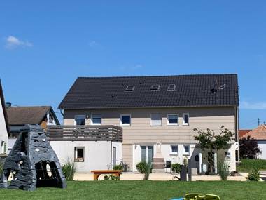 Haag Ferienwohnungen von "Small" bis "XL" für max 10 Personen und 6 Schlafzimmern