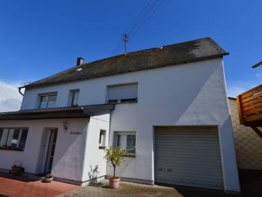 Comfortable house with a large fenced garden in beautiful Hünruck