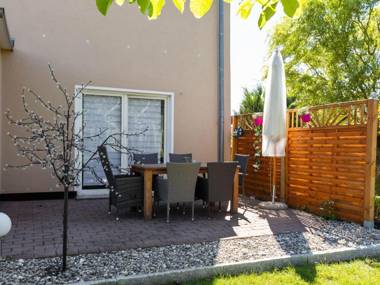 Quaint Holiday Home in Kröpelin with Fenced Garden