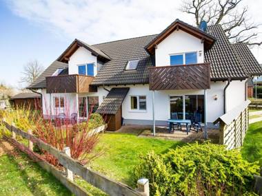 Apartment in Beckerwitz with Terrace Garden Deckchairs