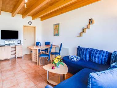 Apartment in Beckerwitz with Terrace Garden Deckchairs